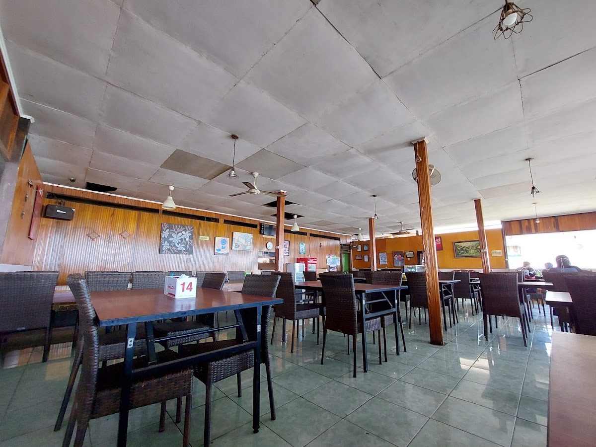 Rumah Makan Seruni Pantai Bajo Bone